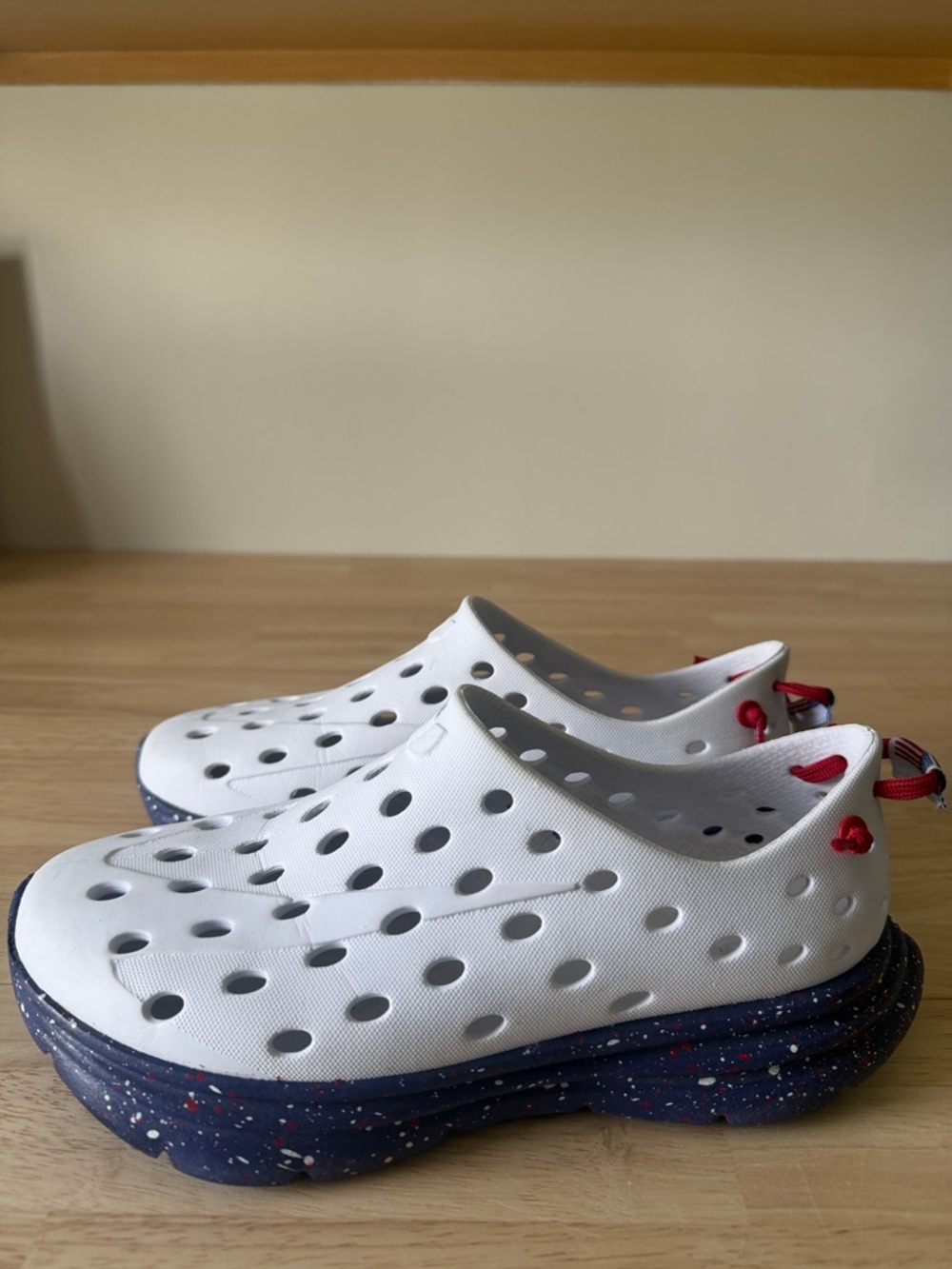 Kane Revive - Stars & Stripes color. Active recovery slip on shoe. Sz M6/W8.